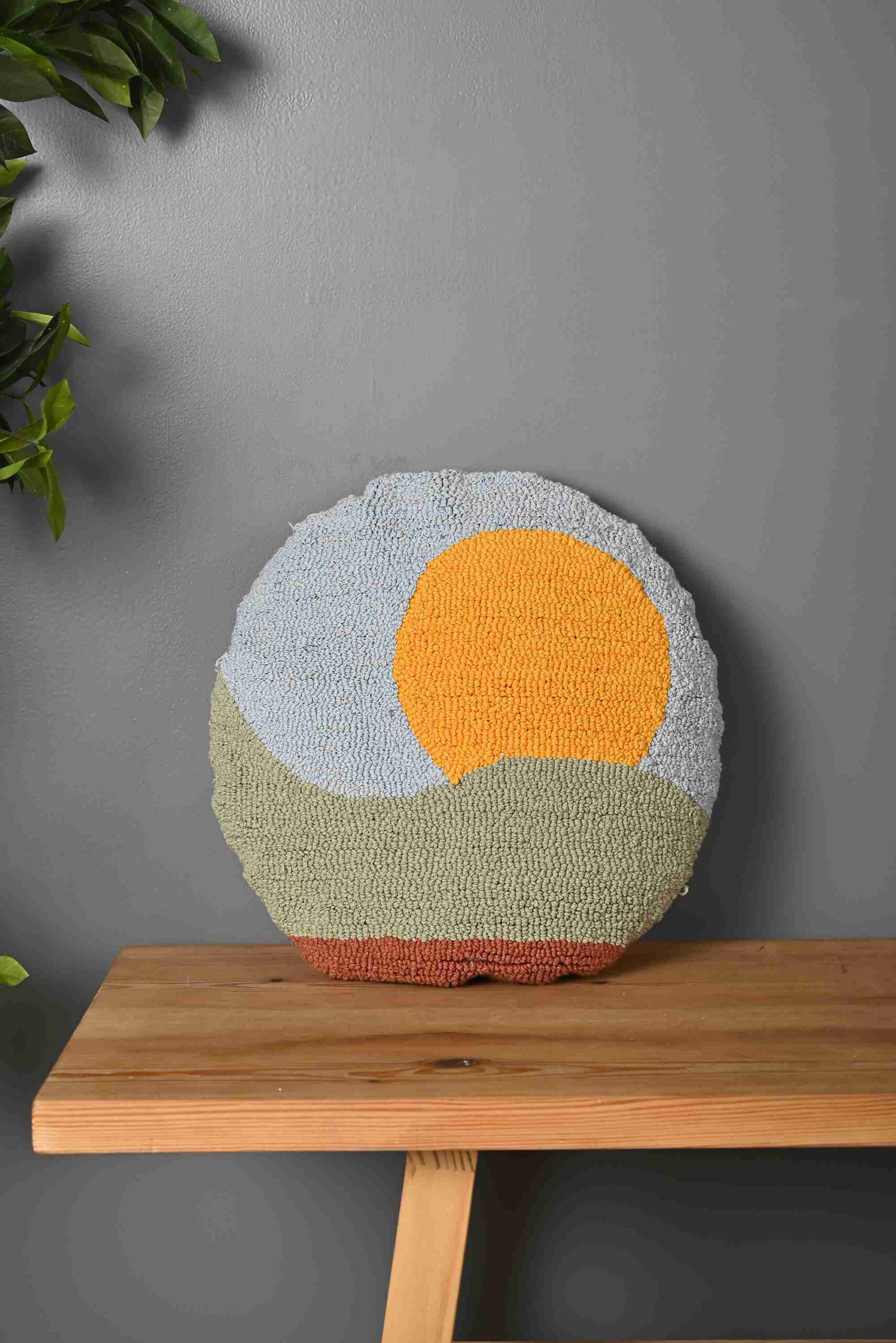 Round Shape Multicolor Truffted Cushion Cover