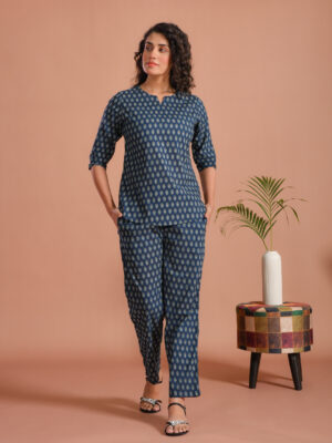 Blue Round Neck Floral Print Cotton Night Suit For Women