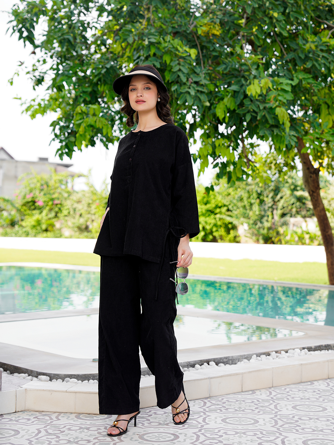 Black Solid Round Neck Cotton Blend Night Suit For Women